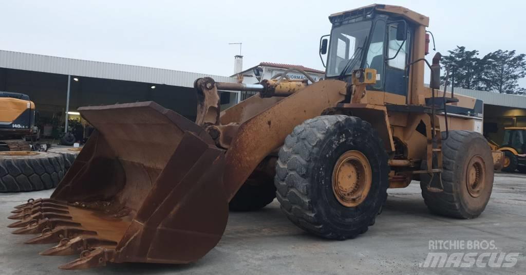 Komatsu WA500-1 Колесни товарачи