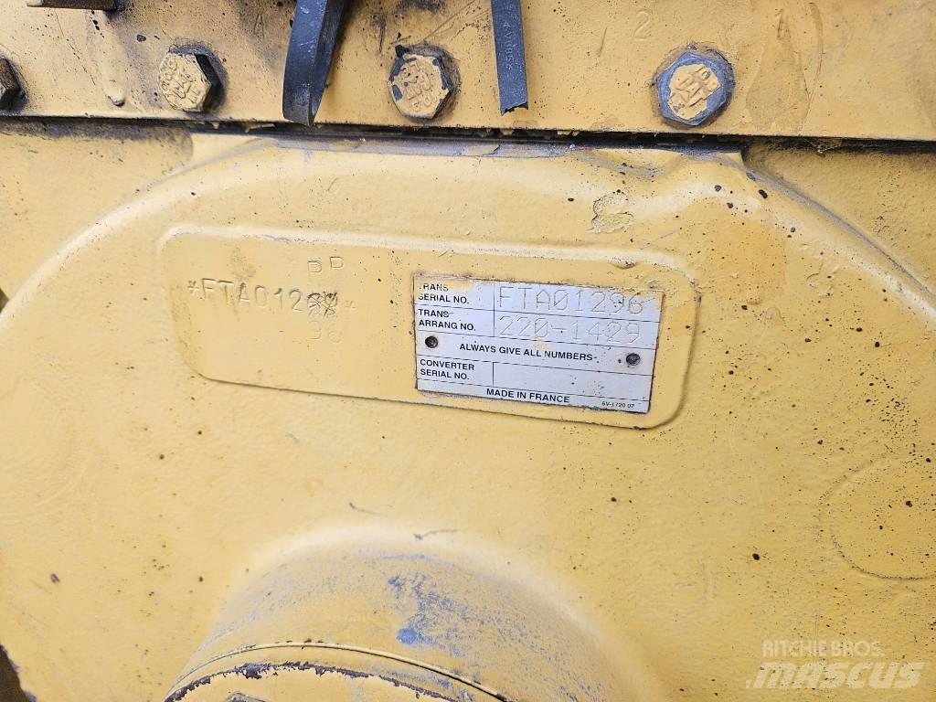 CAT D 6 T XL Верижни булдозери
