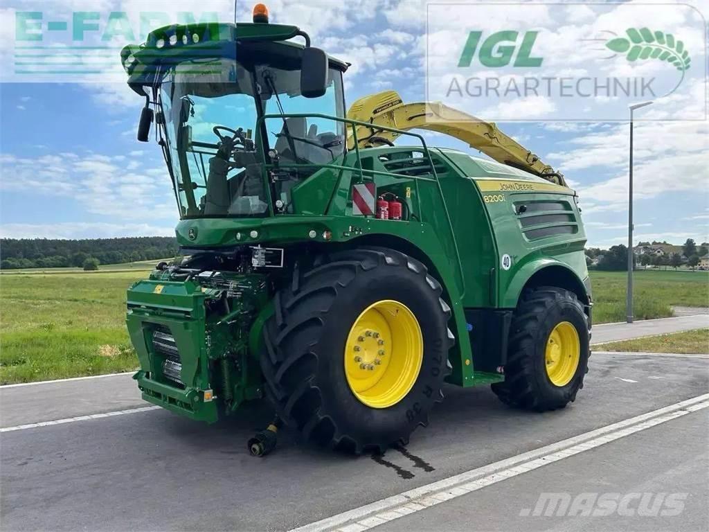 John Deere 8200 i Самоходни фуражири
