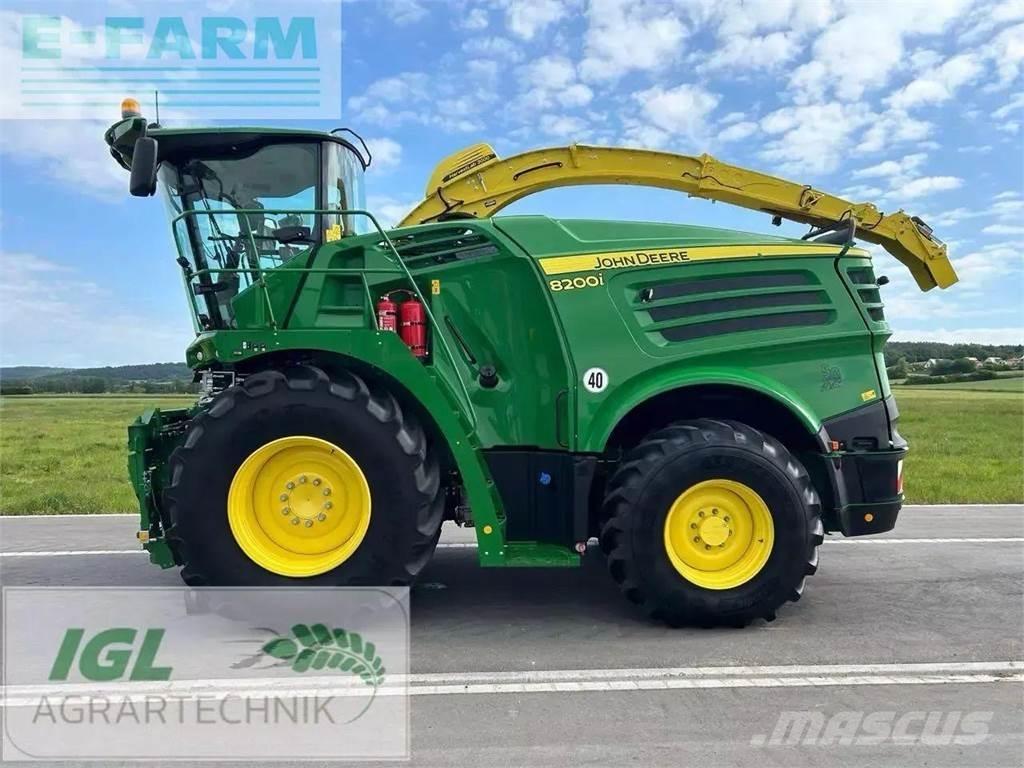 John Deere 8200 i Самоходни фуражири