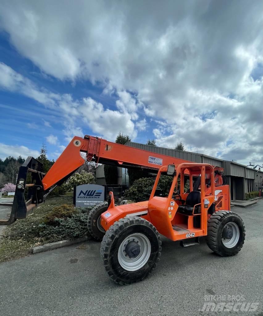 JLG 6042 Камиони за херавни местности