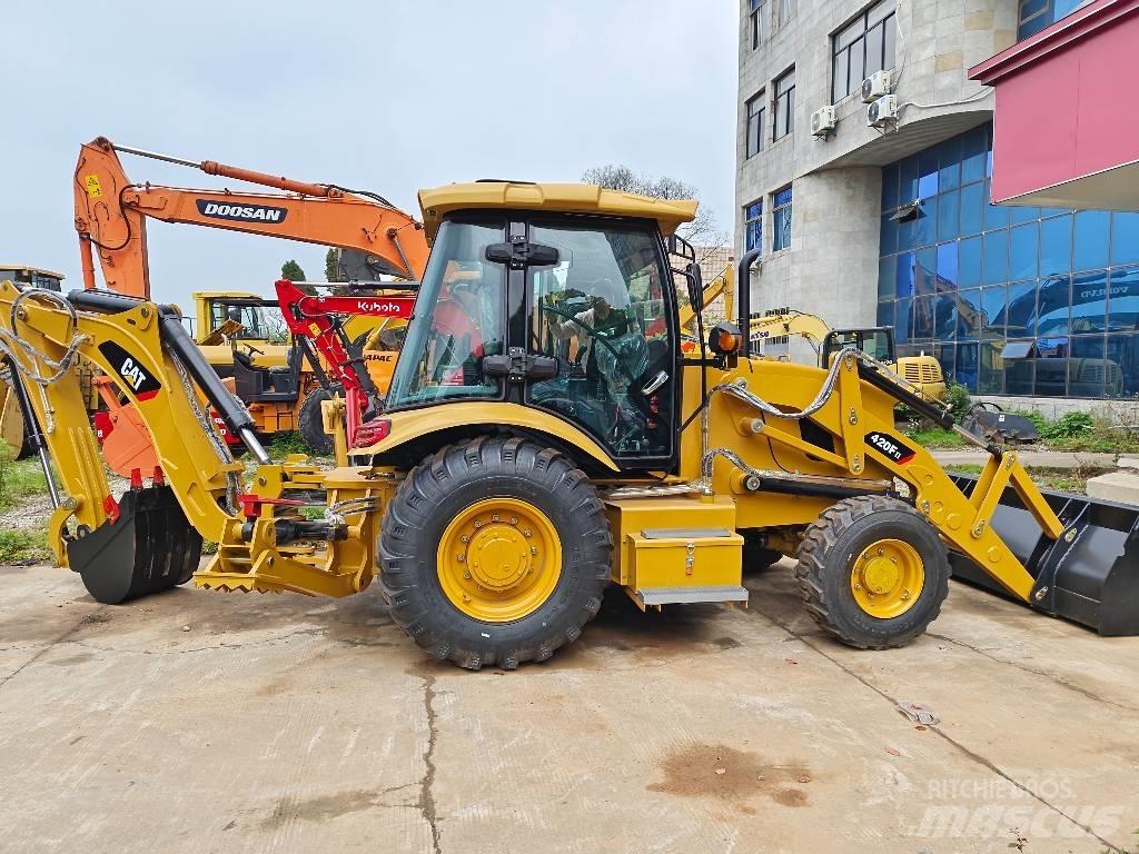 CAT 420 F Товарач със заден ексватор
