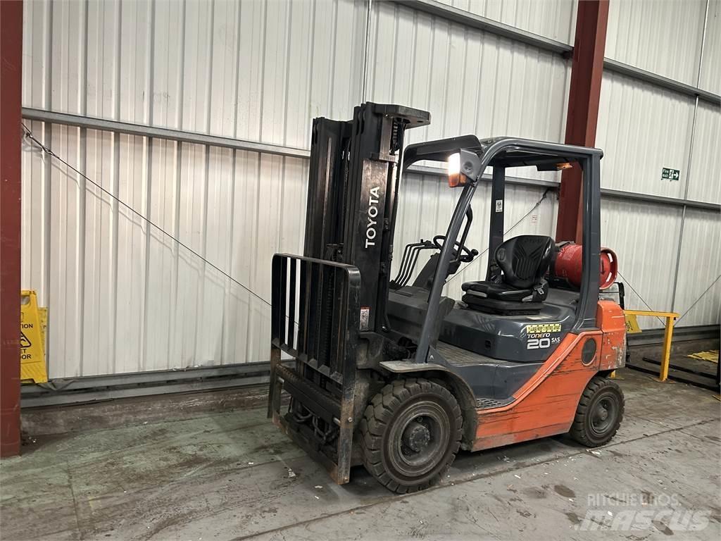 Toyota 02-8FGF20 Камиони с АГУ