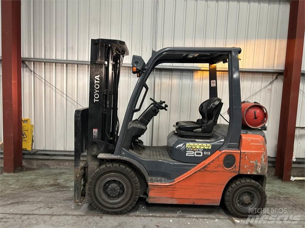 Toyota 02-8FGF20 Камиони с АГУ