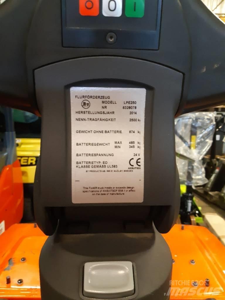 Toyota LPE250 Транспалетни колички с платформи