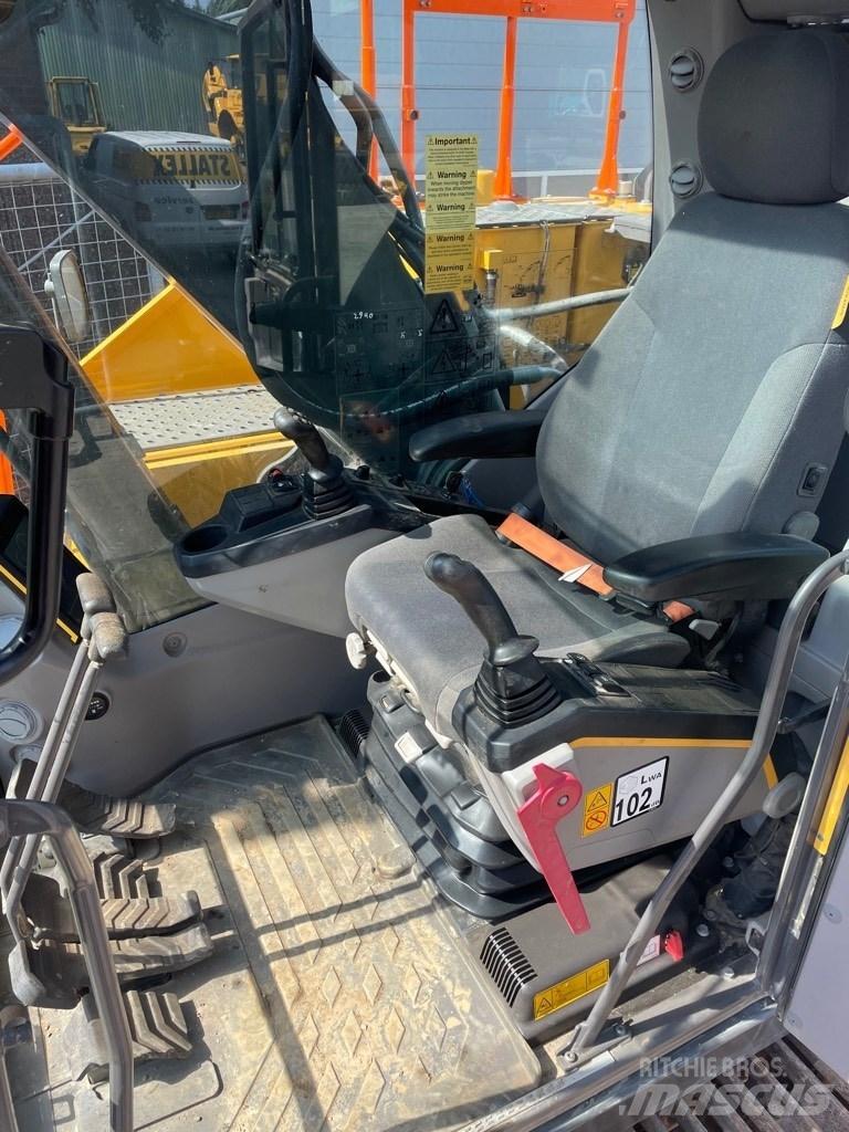 Volvo EC220E Верижен екскаватор