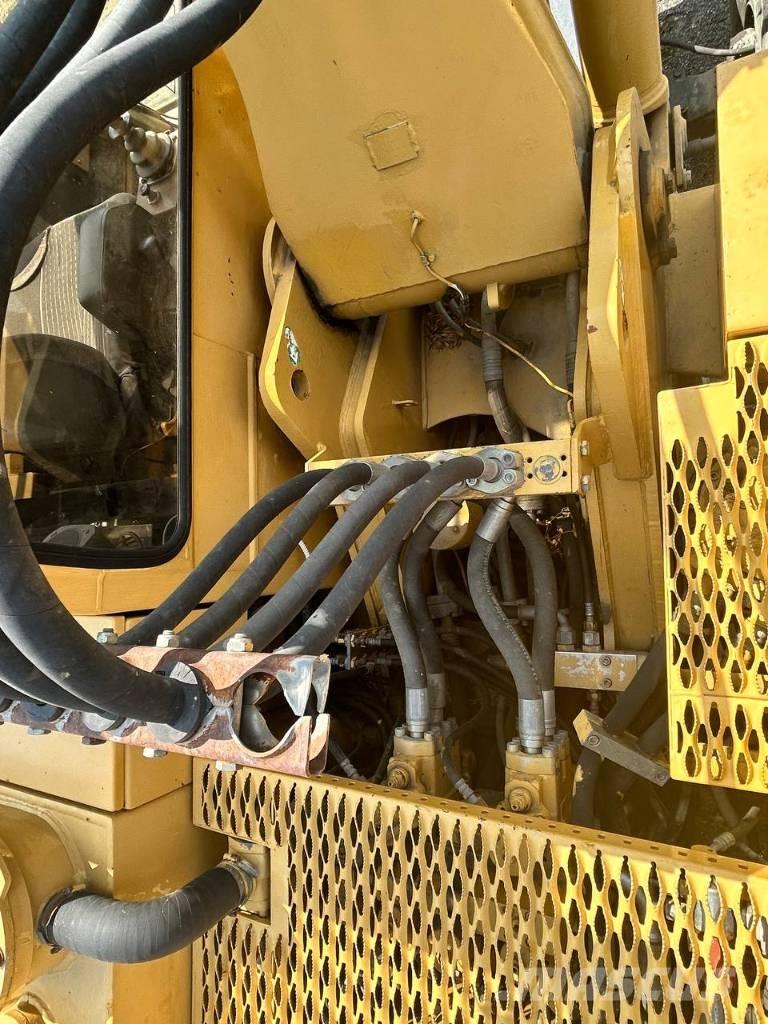 CAT 214 Колесни екскаватори