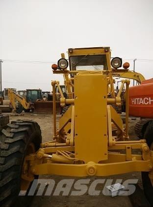 Komatsu GD 661 Грейдери