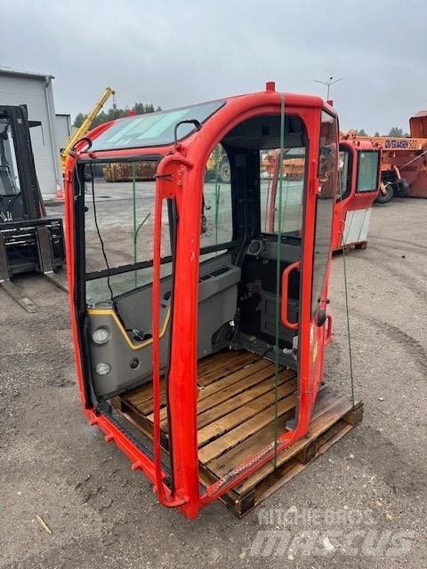 Volvo ECR 88 D Кабина