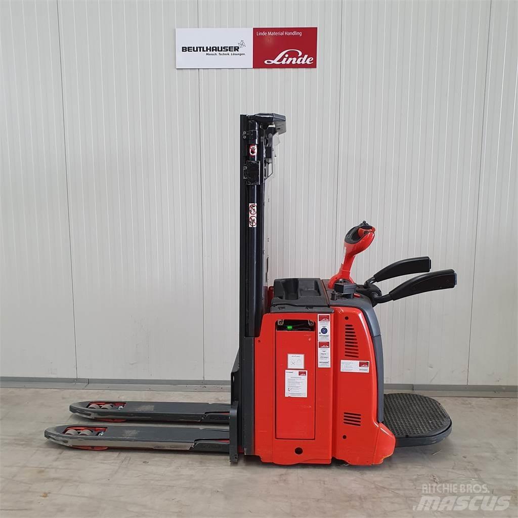 Linde D12AP Колички високоповдигачи с теглич