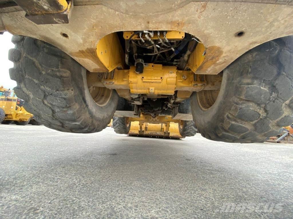 CAT 432F2 NVT Товарач със заден ексватор