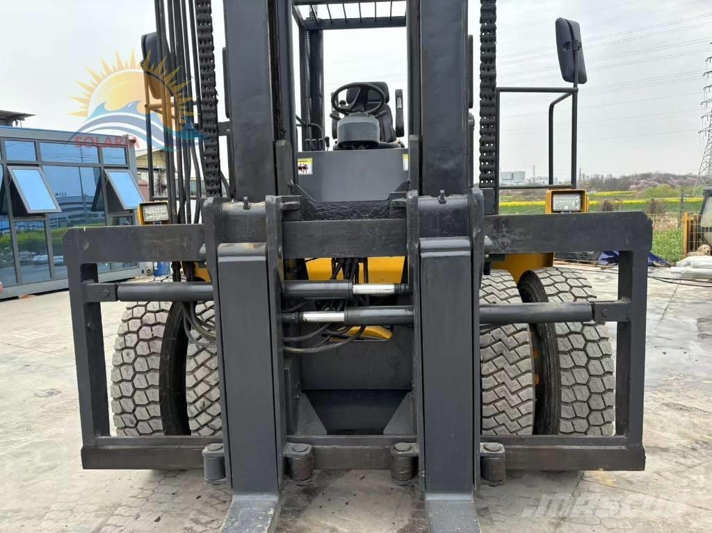 Komatsu FD 200 Дизелови камиони