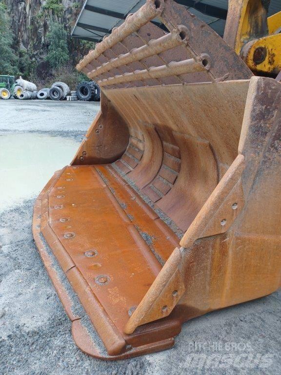 Komatsu WA800-3 Колесни товарачи