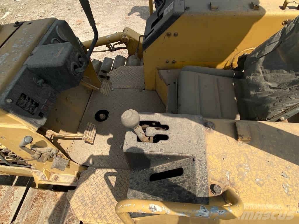Komatsu D21P-6 Верижни булдозери
