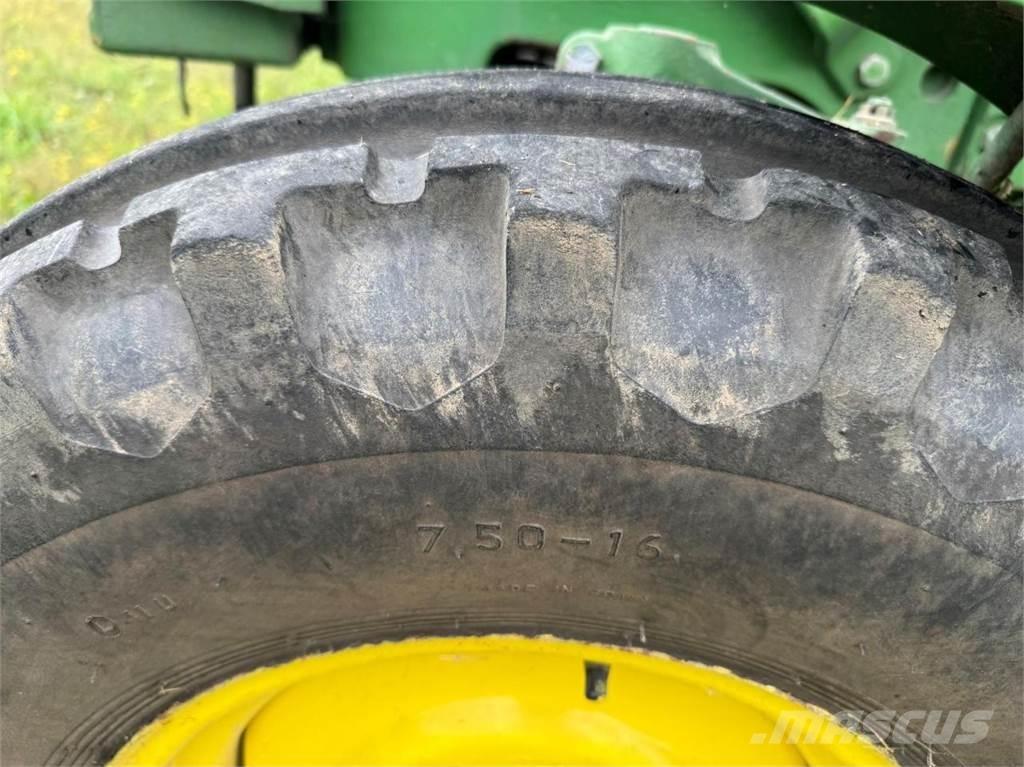 John Deere 1040 S Трактори