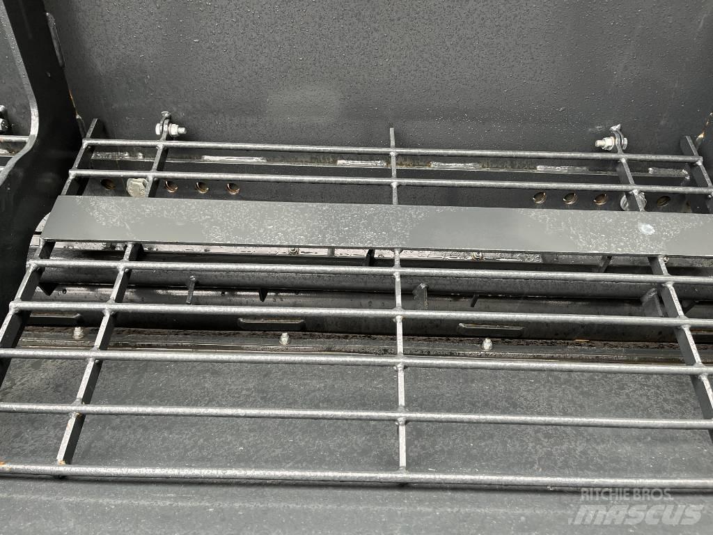 Ysta SP-1000 Разстилачки на пясък и сол