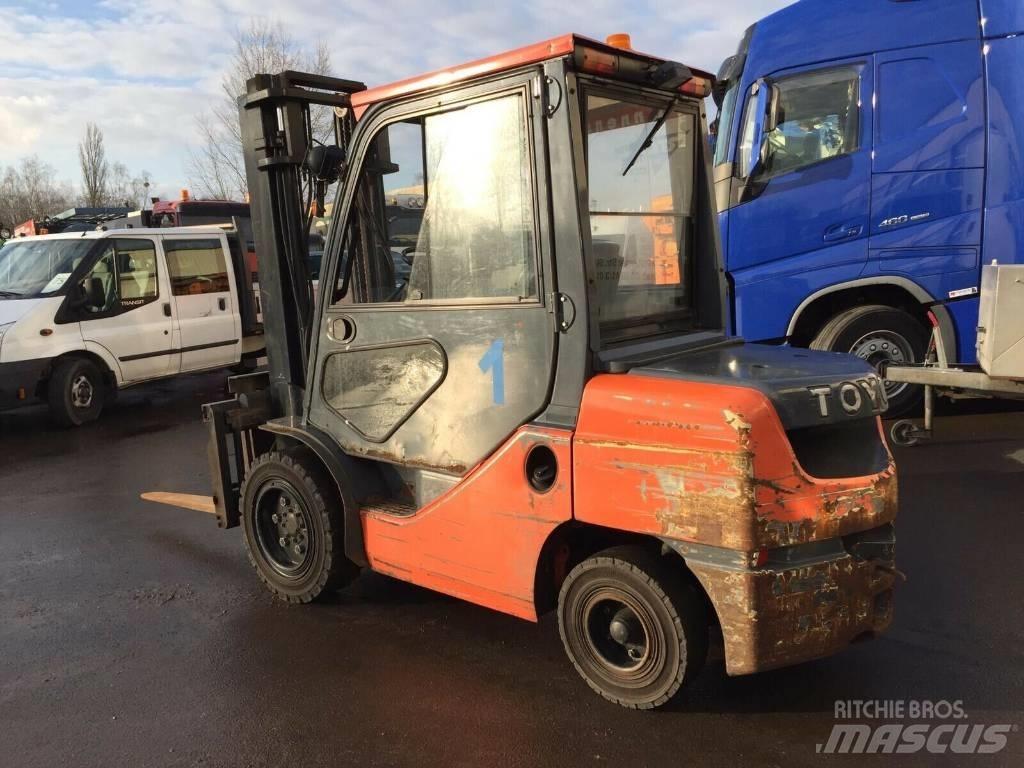 Toyota 02-8 FD JF 35 Дизелови камиони