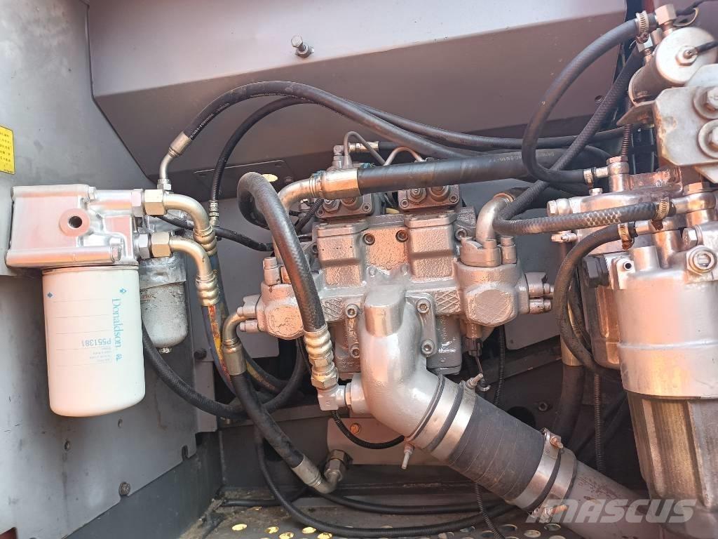 Hitachi ZX 200 Средни екскаватори 7т - 12т