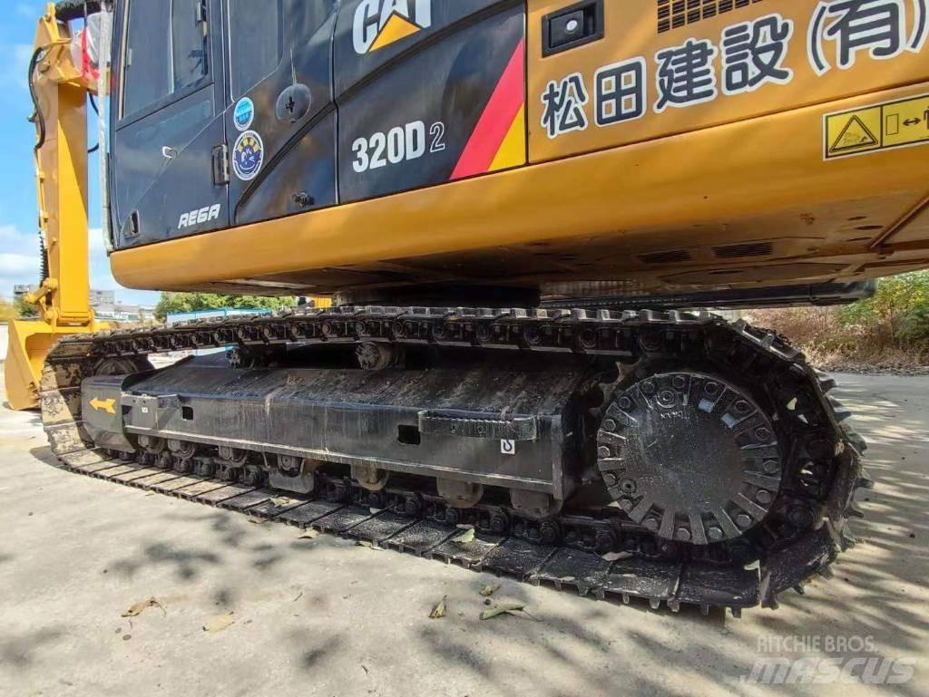 CAT 320D2 Средни екскаватори 7т - 12т