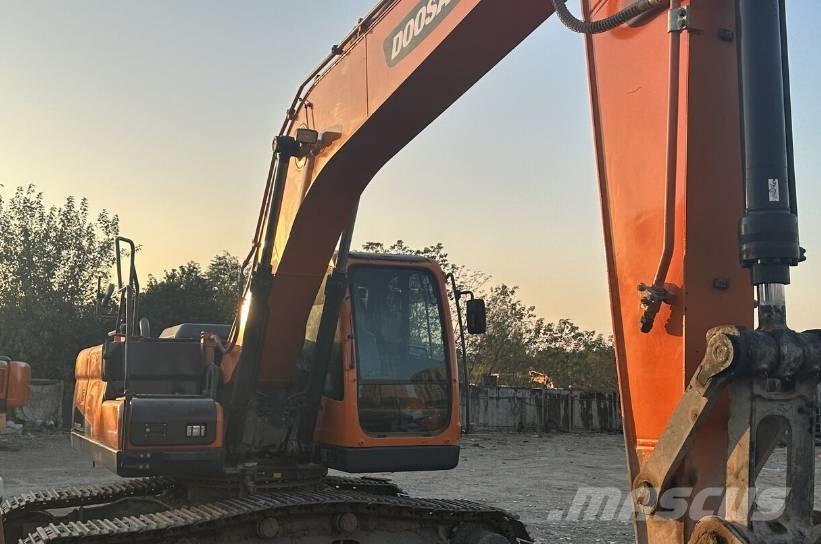 Doosan DX220 Верижен екскаватор
