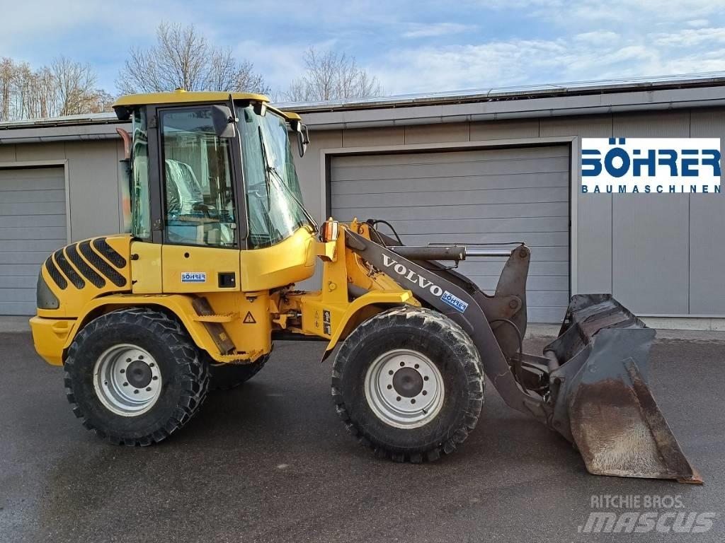 Volvo L 30 B Колесни товарачи