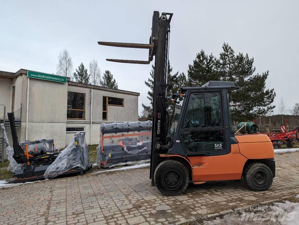 Toyota 7FGA50 Камиони с АГУ
