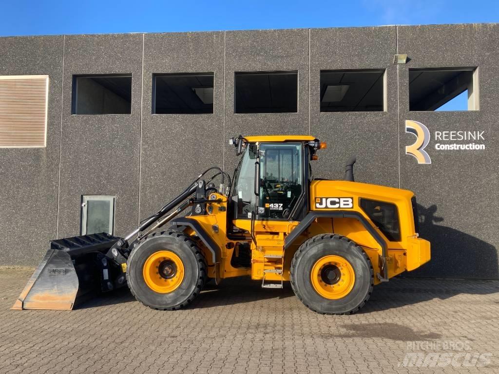 JCB 437 HT Колесни товарачи