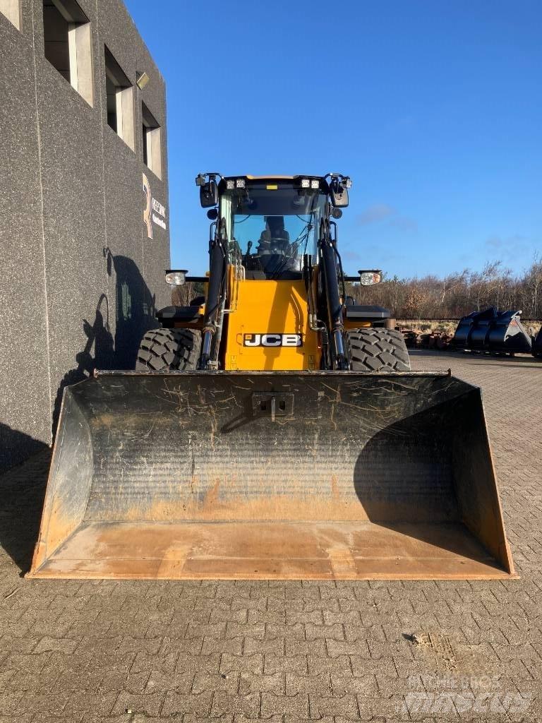JCB 437 HT Колесни товарачи