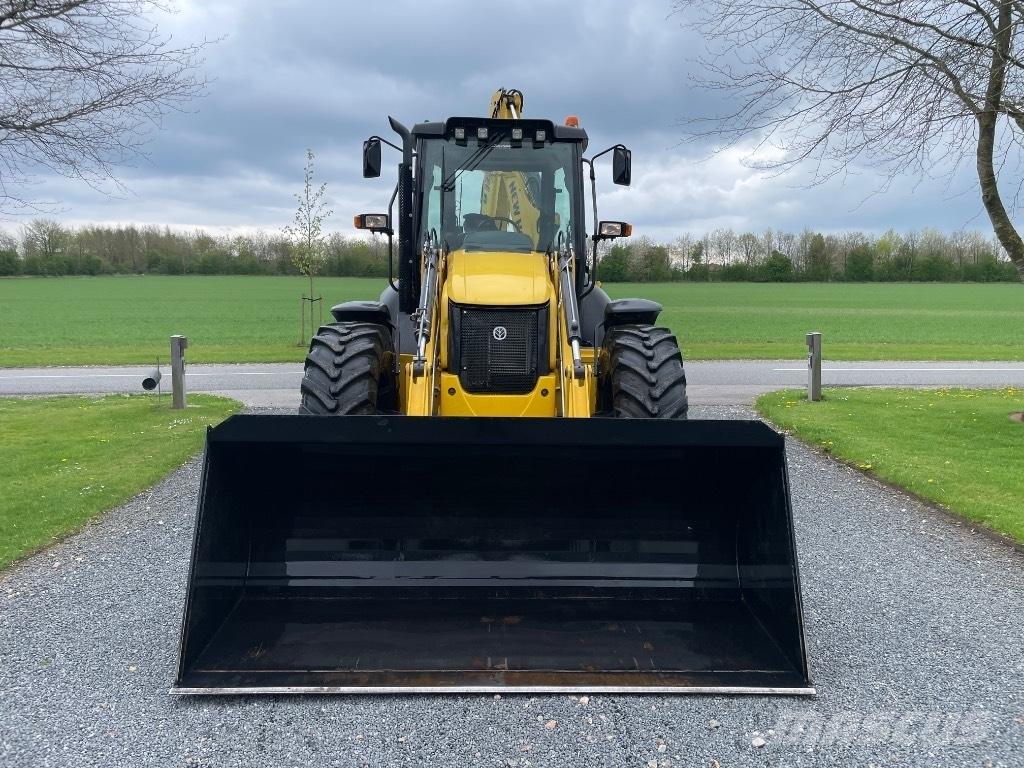 New Holland B115C Товарач със заден ексватор