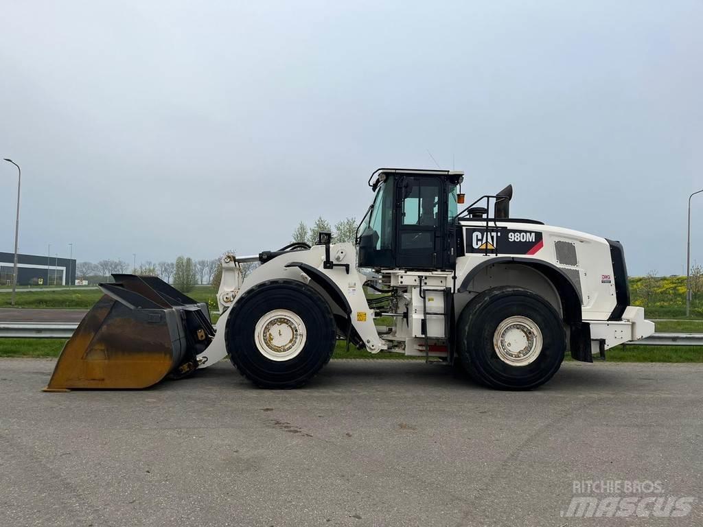 CAT 980M Колесни товарачи