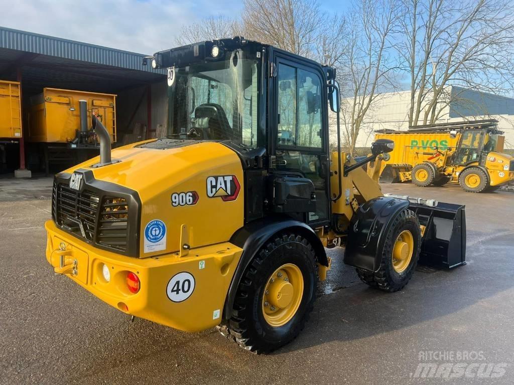 CAT 906 Колесни товарачи