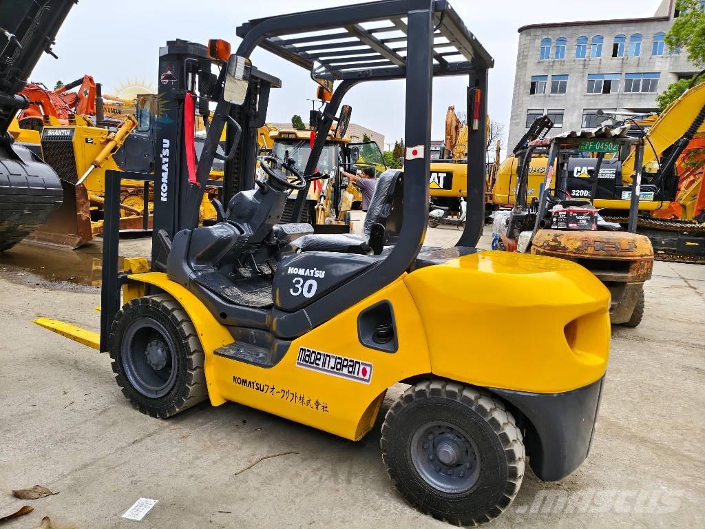 Komatsu FD 30 Дизелови камиони