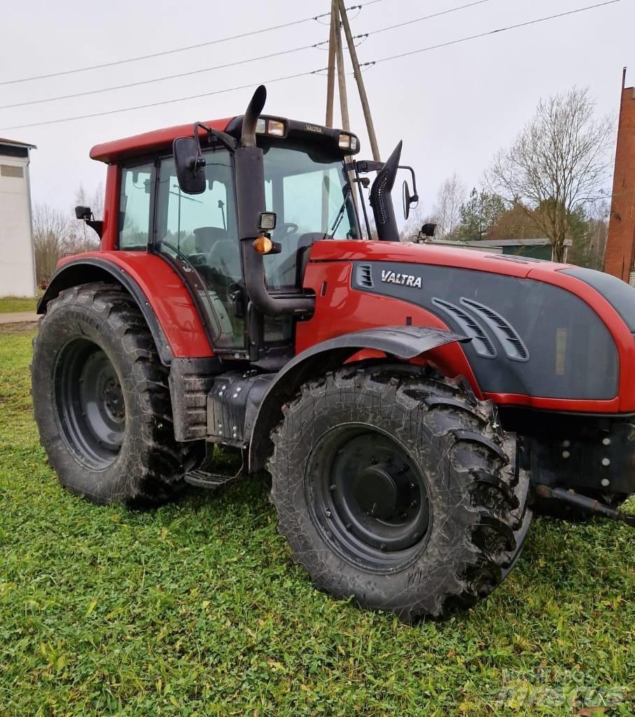 Valtra T 202 Versu Трактори