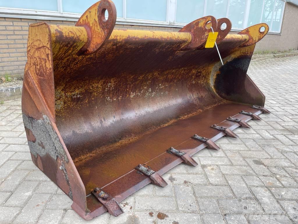 CAT Backhoe bucket Кофи