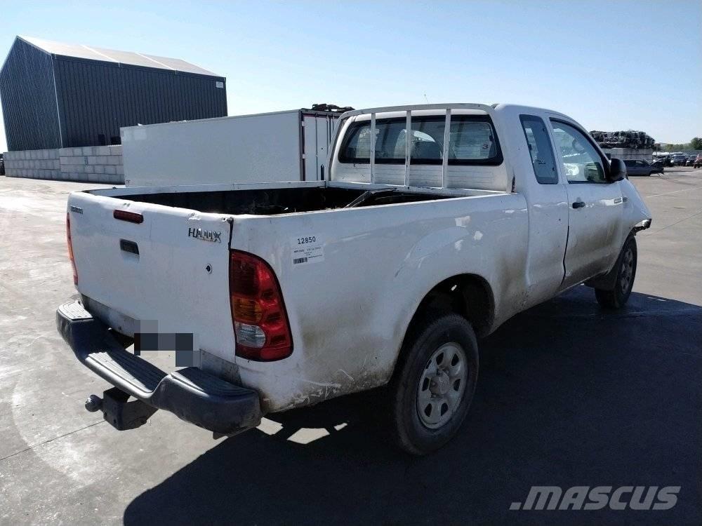 Toyota Hilux 4 Пикапи