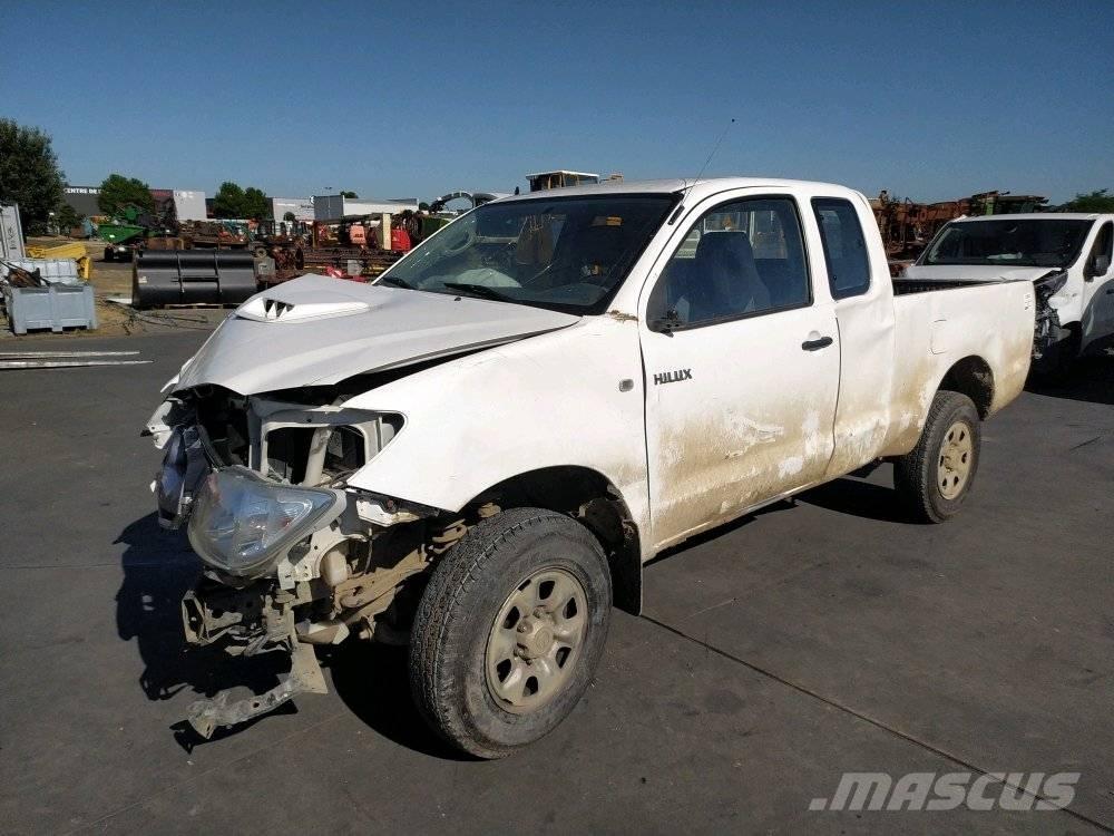 Toyota Hilux 4 Пикапи