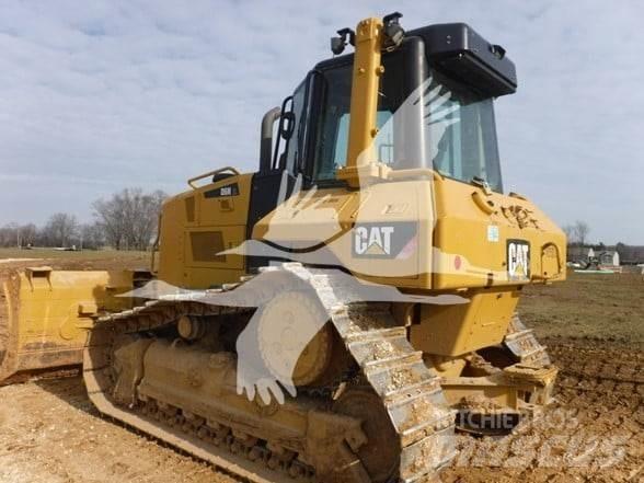 CAT D6N XL Верижни булдозери

