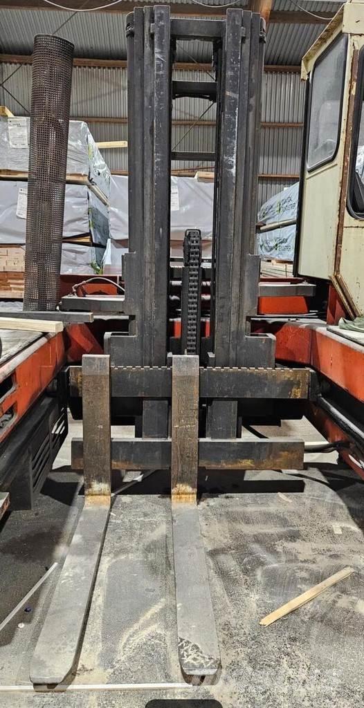 Kalmar DFQ 40 Страничен товарач