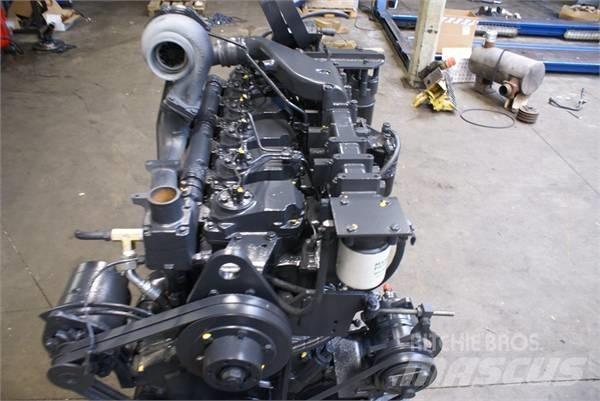 Komatsu SA6D125 E2 Двигатели