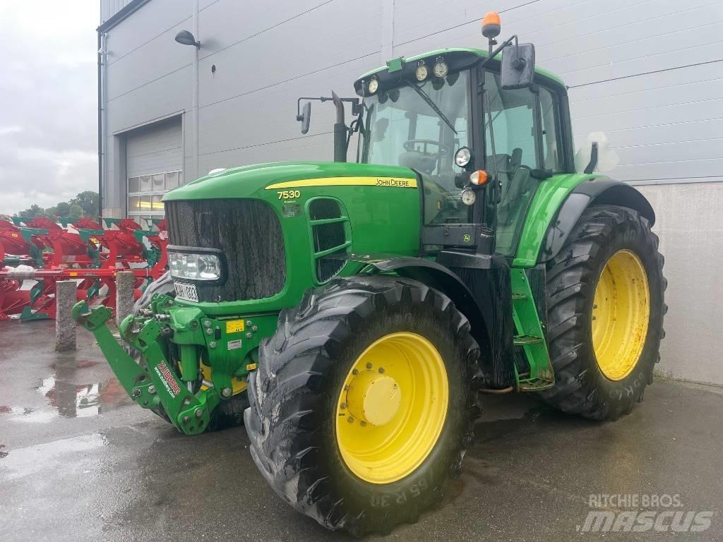 John Deere 7530 Трактори