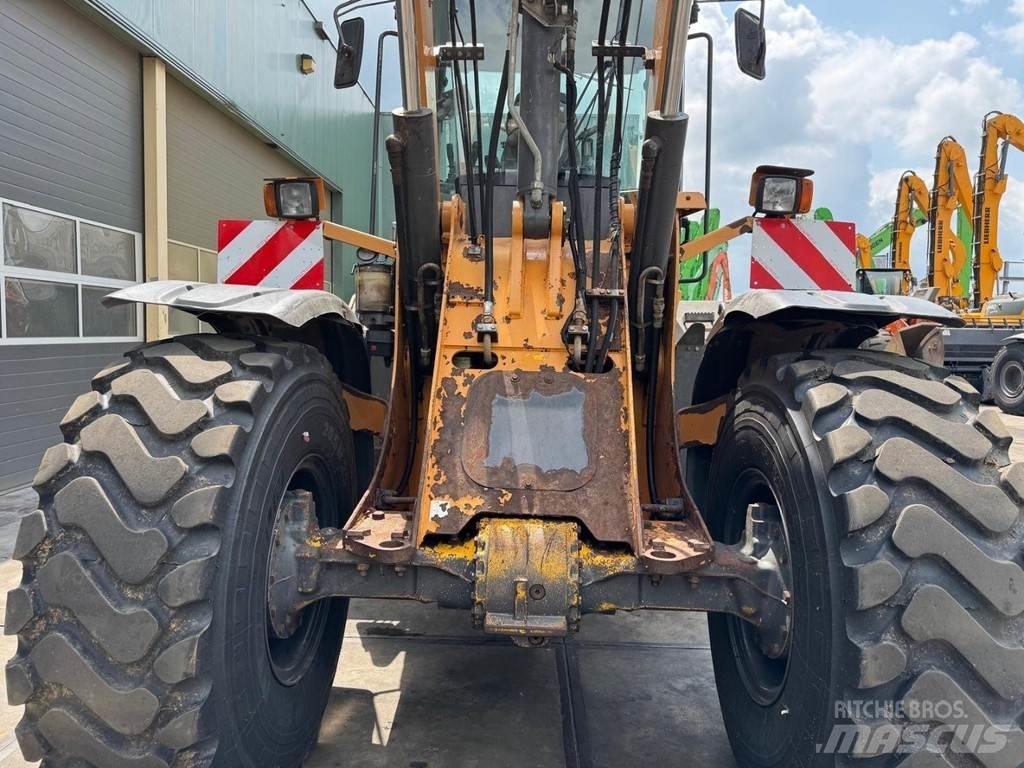 CASE 621F XR Колесни товарачи