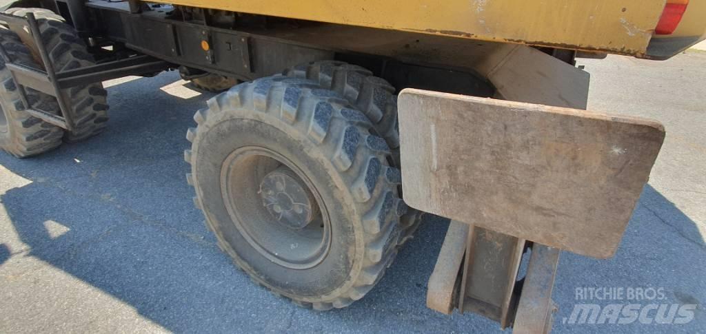 CAT 214 B Колесни екскаватори
