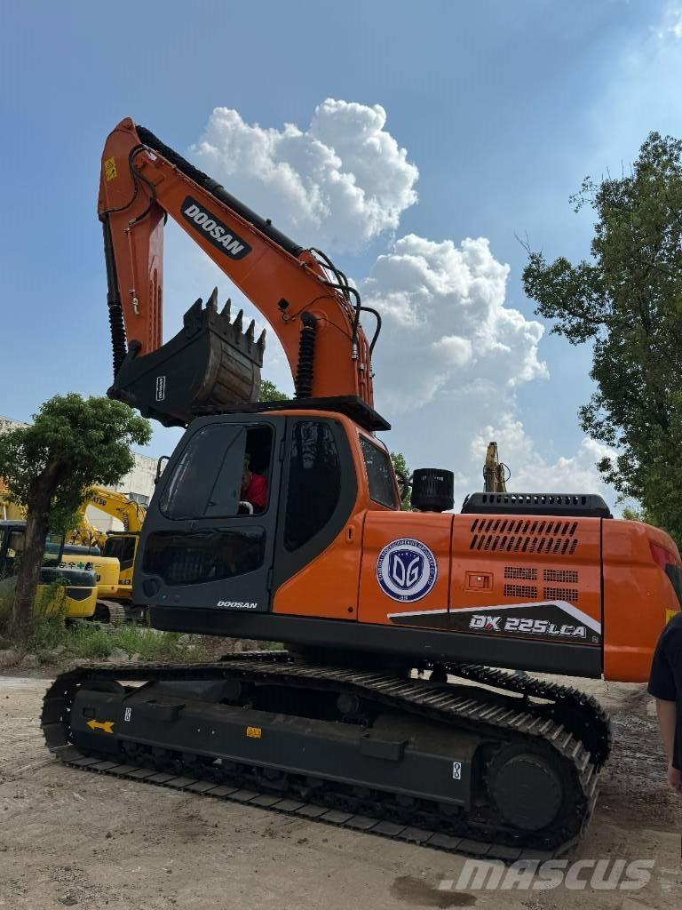 Doosan DX 225 LCA Средни екскаватори 7т - 12т