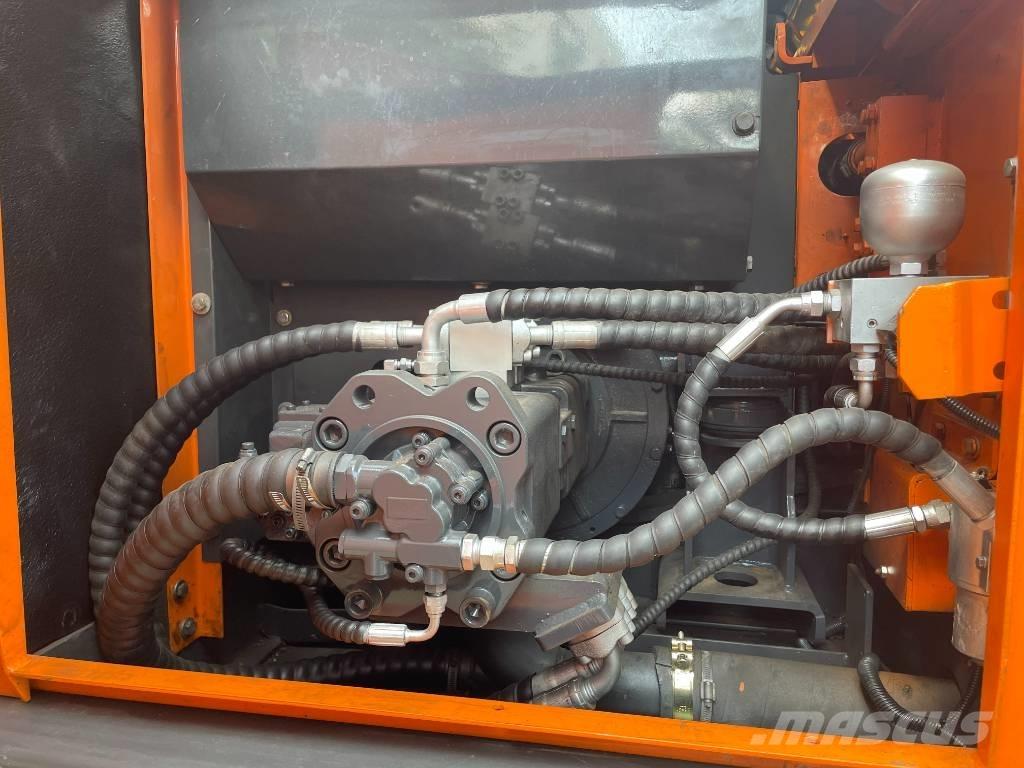 Doosan DX 225 LCA Средни екскаватори 7т - 12т