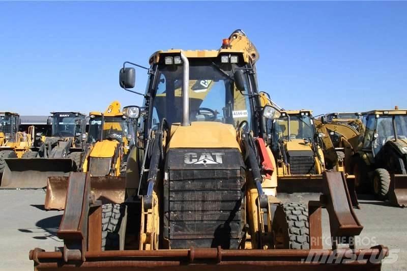 CAT 428F Товарач със заден ексватор