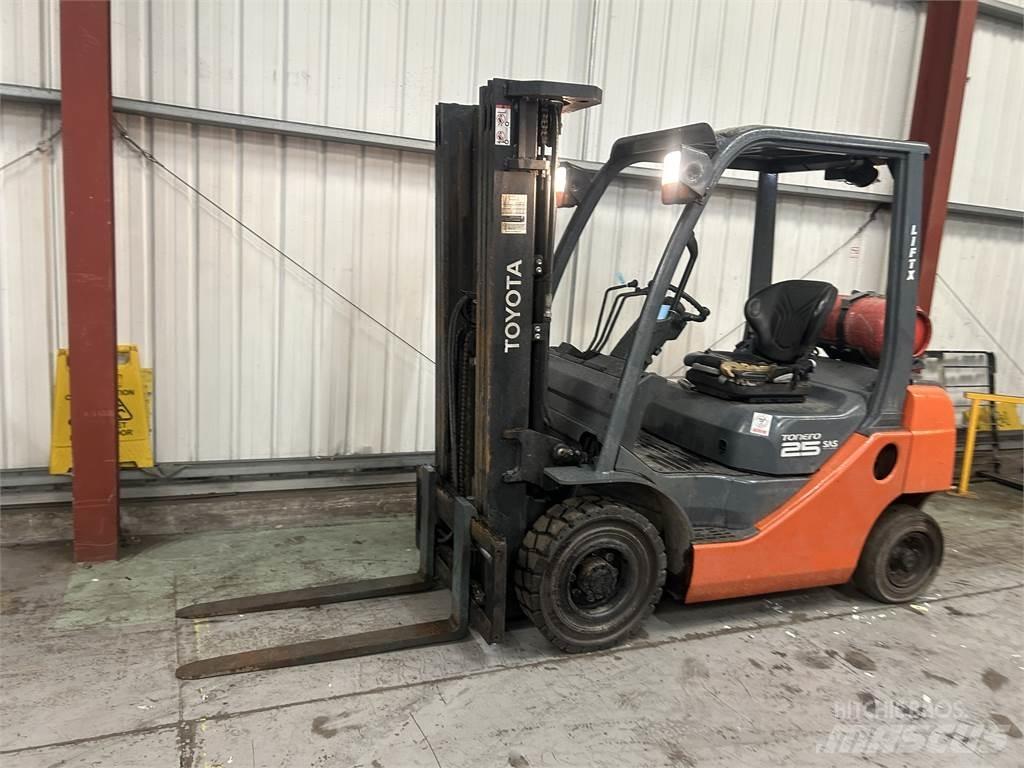 Toyota 02-8FGF20 Камиони с АГУ