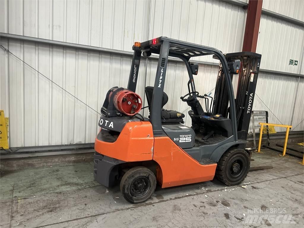 Toyota 02-8FGF20 Камиони с АГУ