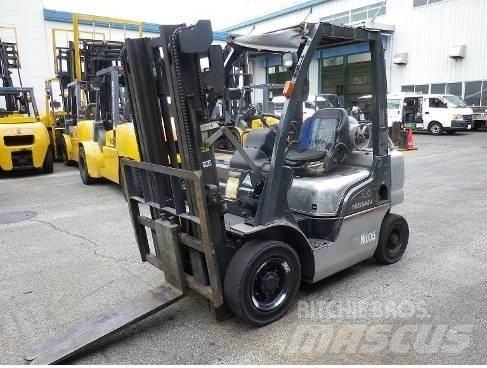 Nissan PL02A20D Камиони с АГУ