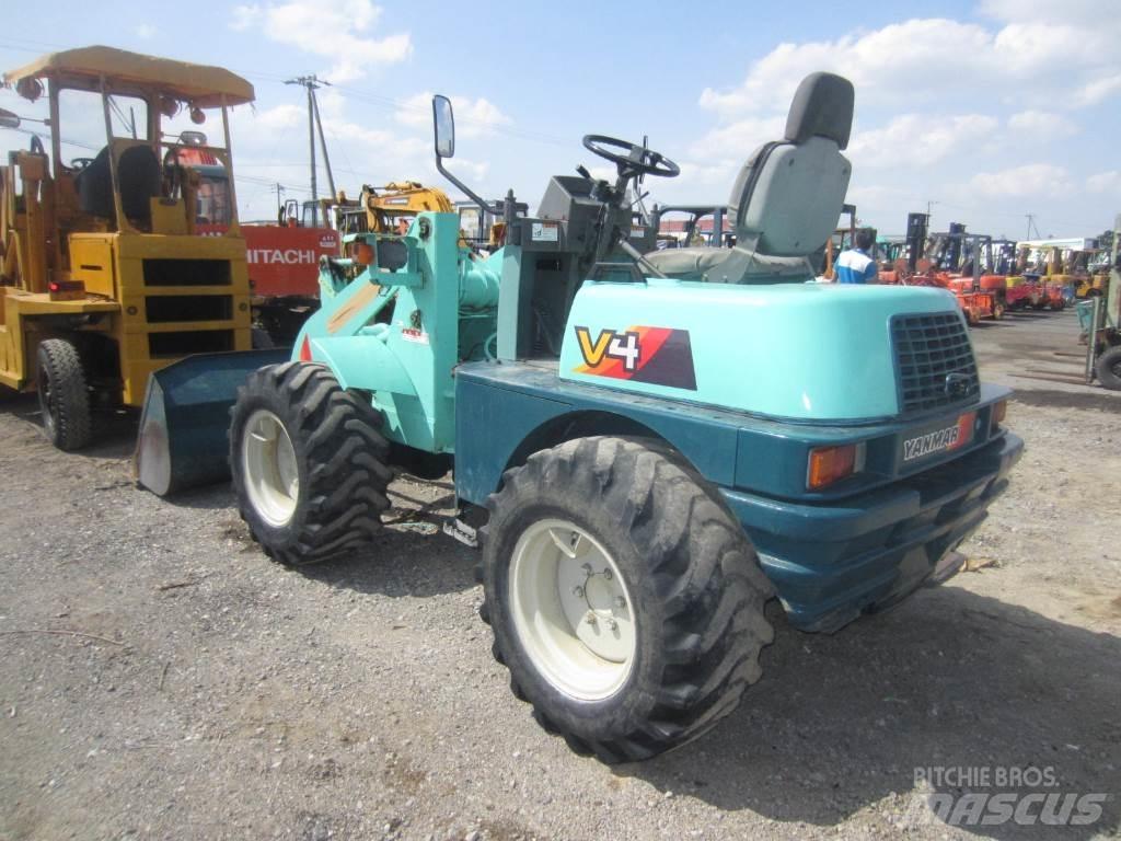 Yanmar V4 Колесни товарачи