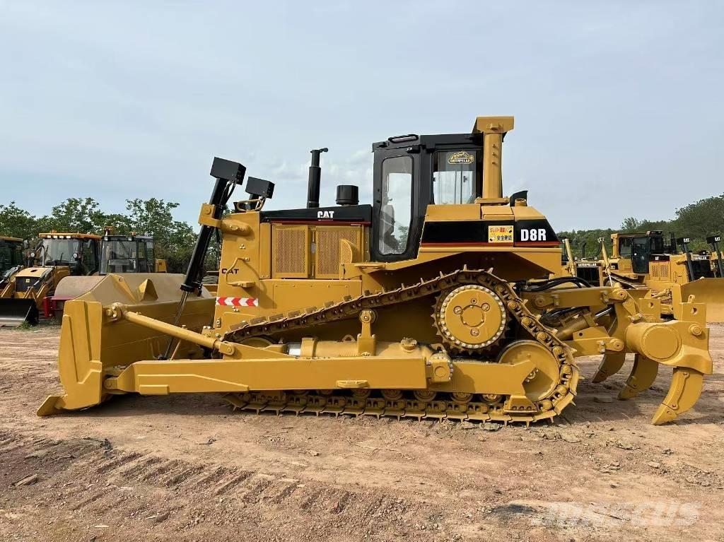 CAT D8R Верижни булдозери
